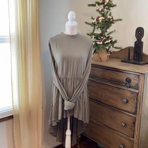 🎄NWOT Tunic Top (Olive Green)🎄